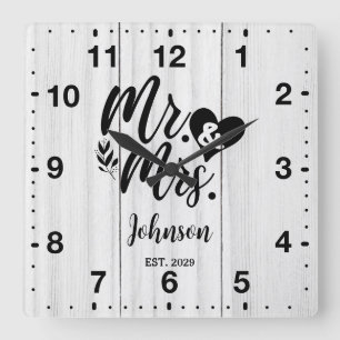 Rustic White Wooden Elegant Script Mr & Mrs. Fyrkantig Klocka