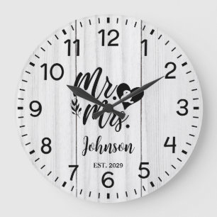 Rustic White Wooden Elegant Script Mr & Mrs. Stor Klocka