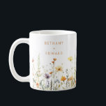Rustic Wildblomma Bröllop Kaffemugg<br><div class="desc">Med den här designen kombineras elegans och stollig,  och minimal modern text paras ihop med en rad känsliga vildblommor med vattenfärg.</div>