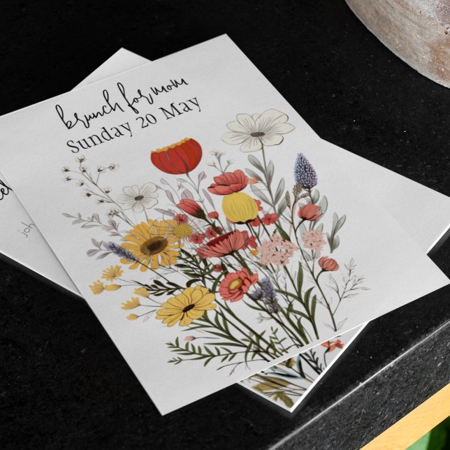Rustic Wildblomma Mors dag Brunch Inbjudningar (Rustic wildflower customizable Mother's Day Brunch invitation. )