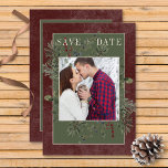 Rustic Winter Berries & Gräs Burgundy Spara Datumet<br><div class="desc">Vi presenterar vårt fantastiska vinterbröllop, spara datumkortet, där tidlös elegans möter säsongens skönhet. Rikens burgniga bakgrund, som är artificiellt plågad med mjuka vita accenter, anger en fängslande ton för din speciella dag. I textområdet mörk sage grönt kommer din personliga bild att skina, omgiven av en delikat kräm ram som tillför...</div>