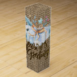 Rustic Winter Composition jul Vin Box Presentask För Vinflaska<br><div class="desc">Zig zag-stygn bakgrund med vintern helgdag vattenfärgsblad och presenter skapar en festive rustic-sammansättning</div>
