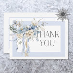 Rustic Winter Frosty Blue & White Blommigt Bröllop Tack Kort<br><div class="desc">Vi presenterar vår utsökta vinterkort bröllop blommigt, ett firande i kärlek mitt i säsongens fantastiska skönhet. Med sin isig blå och vit dubbla ram är denna inbjudan elegant och sofistikerad. Mjuka blåa och vita blommigtar på vintern, med delikata beröringspunkter av gult, tan och grönt, skonar de motsatta hörnen av den...</div>