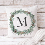 Rustic Winter Greenery Monogram initial utandning Kudde<br><div class="desc">Elegant anpassningsbar helgdag dekorativ kudde har en rustik chic krans av vintern vattenfärgsgrej som bildar en första eller sista benämning som monogram. Anpassa med ditt val av kol grått brev. Tvåsidig design visas på framsidan och baksidan av den klassiska vita kudden.</div>