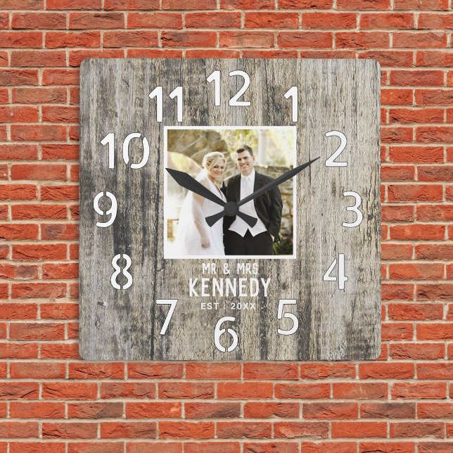 Rustic Wood 5:e Bröllop-årsdagen Foto Fyrkantig Klocka (Rustic Wood 5th Wedding Anniversary Photo Square Wall Clock
)