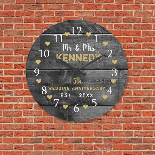 Rustic Wood 5:e Bröllop-årsdagen Mr. och Mrs. Stor Klocka (Rustic Wood 5th Wedding Anniversary Mr And Mrs Large Clock)