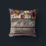 Rustic Wood Blommigt Mr & Mrs Bröllop Keepsaké Kudde<br><div class="desc">Gorgisk,  rustik lada som sidar bakgrunden med vackra blommor av vintage. Lägg till herr och fru,  tillsammans med bröllop,  och ni har perfektens möhippa eller bröllop keepsakernas gåva.</div>