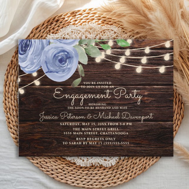 Rustic Wood Blue Blommigt String Ljus Förlovning Vykort (Rustic wood and dusty blue floral and string lights wedding engagement party invitation postcard)