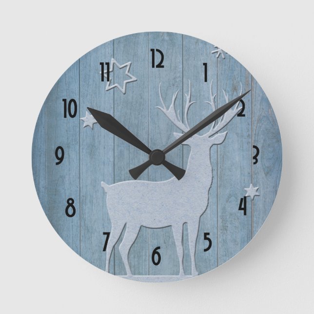 Rustic Wood Blue Reindeer Land jul Rund Klocka (Framsida)