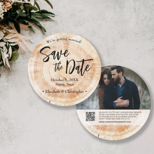 Rustic Wood Bröllop spara datum Photo webbplats Inbjudningar (Unique Rustic wood grain round save the date photo wedding card with qr code to wedding website.)