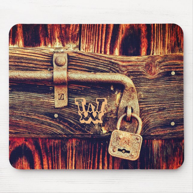 Rustic wood door with antique brass lock mouse pad musmatta (Framsidan)