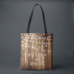 Rustic Wood & Fairy Ljus Anpassningsbar Brudens si Tygkasse<br><div class="desc">Rustic Wood & Fairy Ljus Anpassningsbar Brudens sida Tote Bag är det perfekt sättet att presentera era gåvor från brudens sida. Den här anpassningsbarna är i säcken med dammvirke och ljusreflexer med ett söt söt-skript. Varje medlem i brudens sida använder den här personligen arbetsyta med väskan på bröllopsdagen. Anpassa genom...</div>