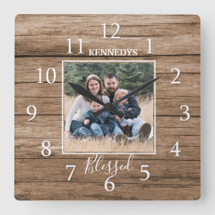 Rustic Wood Family Namn Photo Blated Farmhouse Fyrkantig Klocka