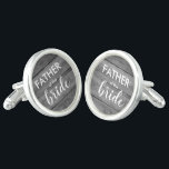 Rustic Wood Far i Bride Cufflinks<br><div class="desc">Rustik cufflink med tryckt trä struktur-skript och modern text för bröllop-gåva.</div>