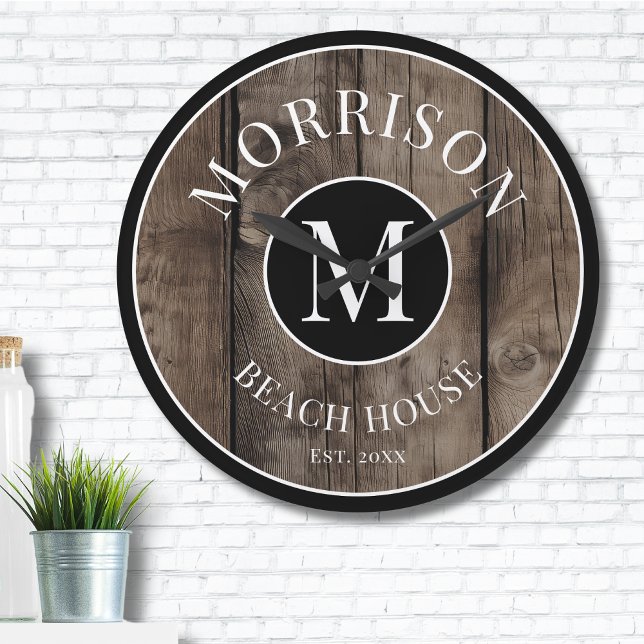 Rustic Wood Monogram Family Namn Stor Klocka (Rustic Monogram Farmhouse Family Name Large Clock)