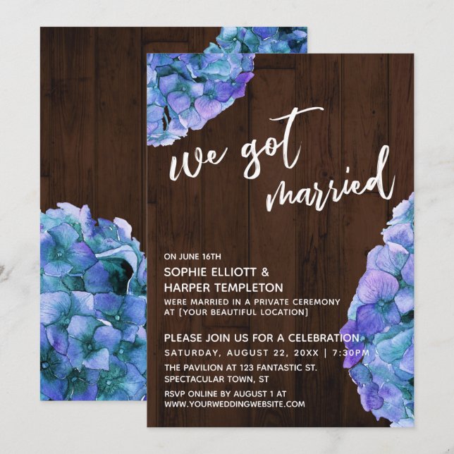 Rustic Wood och Blue Hydrangea Vi Har Gift Inbjudningar (Fram/baksida)