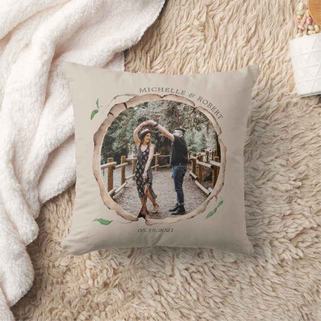 Rustic Wood Slice Photo Bröllop Monogram Kudde (Filt)