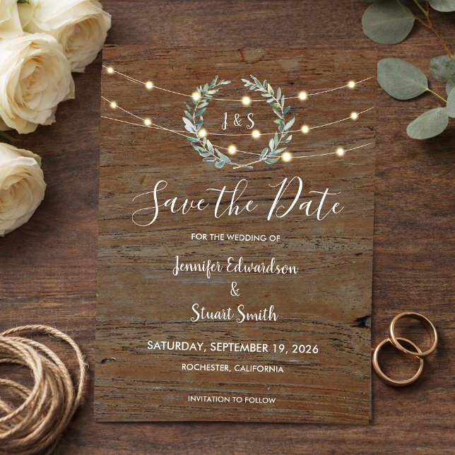 Rustic wood string lights Save the Date Magnetisk Inbjudningskort (Rustic wood string of lights Save the Date Magnetic Invitation. For your rustic country wedding.)