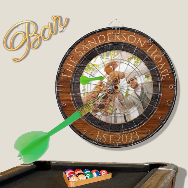 Rustic Wood Tone Family Name Photo Dart Board Darttavla (Skapare uppladdad)