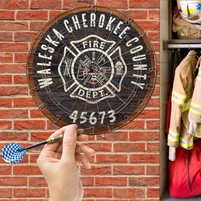 Rustic Wood tone Fireman emblem Darttavla (Skapare uppladdad)