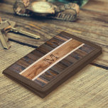 Rustic Wood Tone Rand Brown<br><div class="desc">Anpassa Rustic Wood Tone Rand Brown Design-plånboken med ditt monogram. Gör en utmärkt gåva till honom eller en reklamartikel.</div>