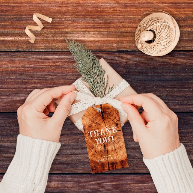 Rustic Wood Träd Slice Monogram Bröllop Tack Presentetikett (Skapare uppladdad)