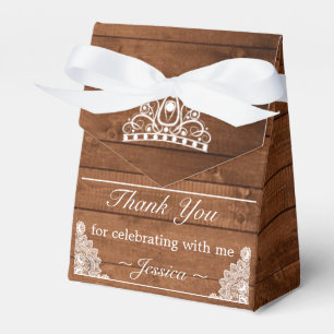 Rustic Wood & White Snöre Birthday Tiara Presentaskar