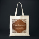 Rustic Wood & White Snöre Bridesmaid Bröllop Tygkasse<br><div class="desc">Bröllop till säcken för brudgummar. Rustic stil med träplankbakgrund och vit snöre-deka. Det finns fler artiklar i vår butik i stil. Du kan redigera designen ytterligare,  ändra färg,  typsnitt och lägga till extra genom att klicka på länken "anpassa ytterligare".</div>
