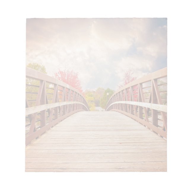 Rustic Wooden Bridge i Land Anteckningsblock (Framsida)