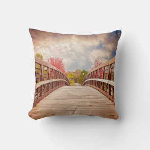 Rustic Wooden Bridge i Land Kudde