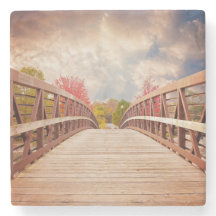 Rustic Wooden Bridge i Land