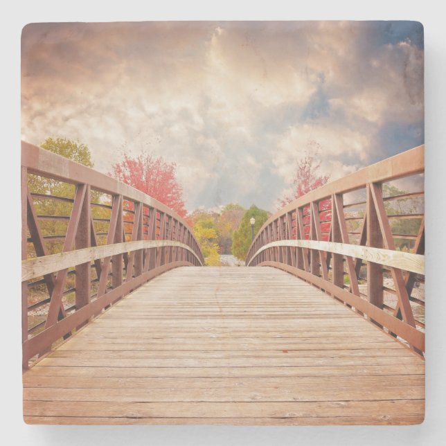Rustic Wooden Bridge i Land Stenunderlägg (Framsidan)