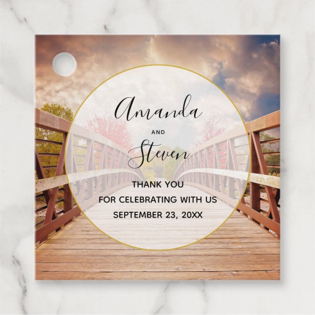 Rustic Wooden Bridge i Landsbyggsbröllopet Gåvor Etiketter (Framsida)