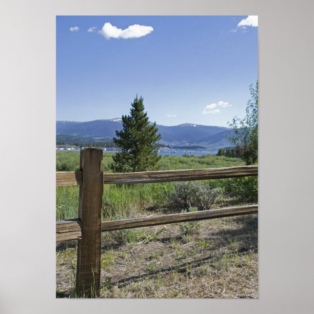 Rustic Wooden Fence and Mountains Poster (Framsidan)