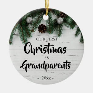 Rustig första jul som morföräldrar julgransprydnad keramik
