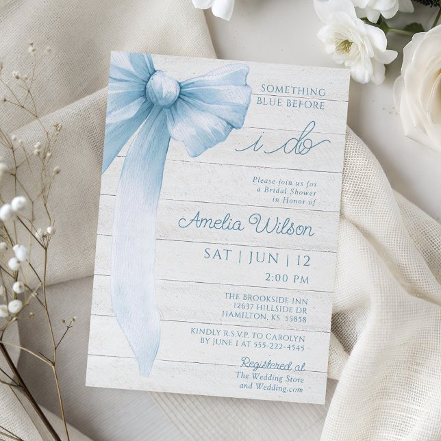 Rustik bröllopsfest med något blått inbjudningar (Rustic Bow Something Blue Bridal Shower Invitation)