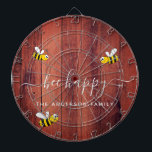 Rustik brunlingsträdsbin lycklig humla darttavla<br><div class="desc">Dekorerad med lycklig,  leende gult och svart humla. En klassisk brunlingvägg av trä som bakgrund. Vit handskript och text: Bee Lycklig.  Anpassa och lägg till din familj namn.</div>