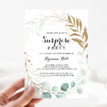 Rustik eukalyptus Guld calligraphy Surprise Party Inbjudningar<br><div class="desc">Denna inbjudan till en överraskningsfest för en guld eucalyptus-kalligrafi är perfekt för en enkel födelsedag,  pension eller något överraskande party. Denna konstnärliga utformning har hand-ritad blommigt från guld och grönt av eucalyptus i vattenfärg,  som är vackert placerad i elegantens geometriska ram.</div>