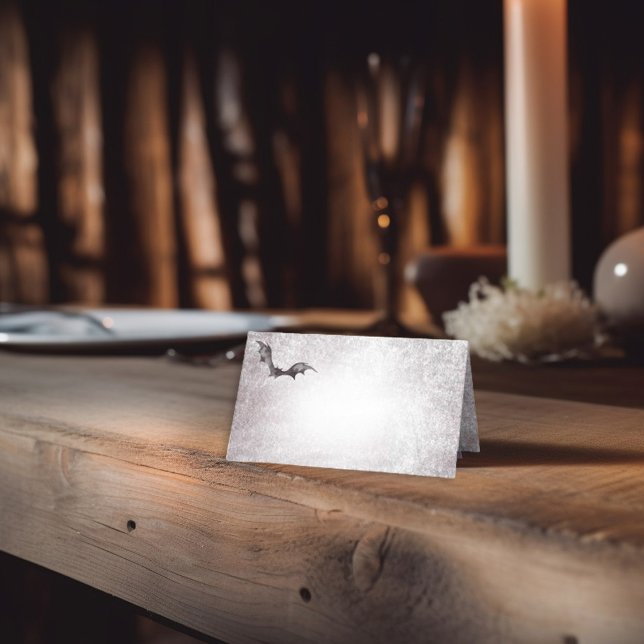 Rustik gotisk svart & burgunderröd Halloween-högti Placeringskort (Rustic Gothic Black & Burgundy Halloween Wedding Place Card)