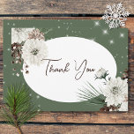 Rustik Grönt Gräs Winter Gnistra Bröllop Tack Kort<br><div class="desc">Den här designen har en rustik grönt gräs och pineconbukett på gräs gröntens bakgrund med vita blommor. Den accentueras med en vit gnistra övertäckning för att illustrera magin i de vackra vinterhelgdagarna. Perfekt till jul- eller vinterbröllop. Kortet är en del av den Rustic Grönt Gräs Winter Gnistra Bröllop Suite som...</div>