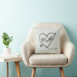 Rustik Grönt Romantic Du och Me Heart Kudde<br><div class="desc">Du och jag har en hjärtlig,  rustik grönt och svart kudde som du kan anpassa med hans och hennes initialer. Du kan också ändra färg i kudden genom att klicka på anpassningsknappen och välja ett annat färg.</div>