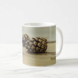 Rustik Höst Tallkottar Naturfoto Och Anpassat Namn Kaffemugg