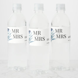 rustik illustration med akvarell blå blomsterbuket vattenflaskor etikett