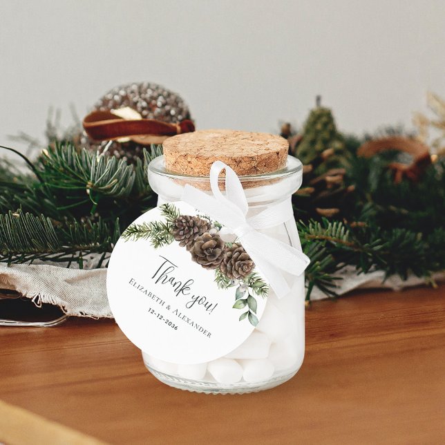 Rustik julbröllop med tallkottar och grönska gåvor etiketter (Skapare uppladdad)