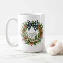 Rustik julkrans med svart-vitrutig band kaffemugg