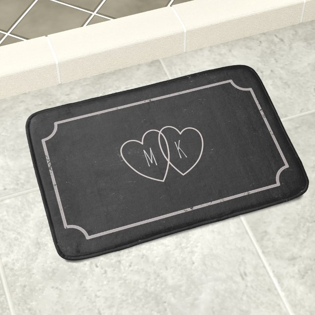 Rustik kalkboard Heart par Monogram Bath Mat Badrumsmatta (A gift for the Newlyweds. Their initials on a bath mat. They'll not be expecting that)