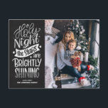Rustik kalkbräde O Heliga Night Lyrics jul Helg Vykort<br><div class="desc">O Heliga Natten är Stjärnorna ljusa. Skicka semesterhälsningar och önskemål till familj och vänner med detta roliga julkort. Den har ett ritskript med rustik krita med en faux chalkboard-bakgrund. Anpassa genom att lägga till foton, namn, meddelanden och adress. Det här fotovykortet i julas sång är perfekt för den här julhelgen....</div>