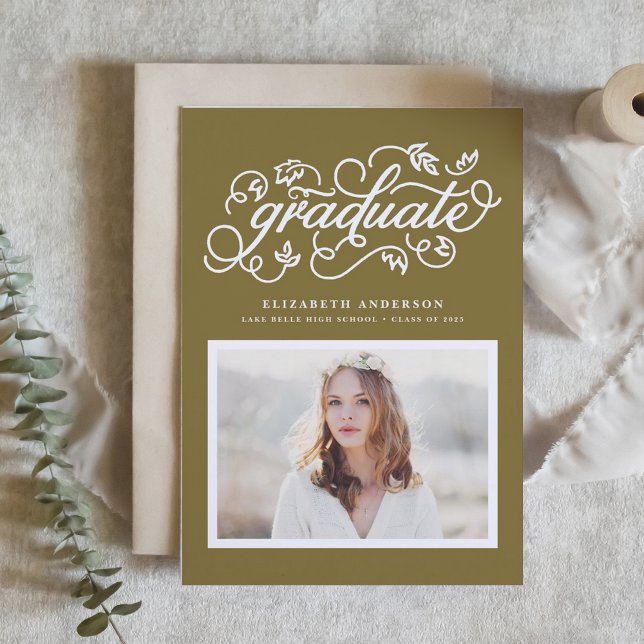 Rustik Kalligrafi Guld Foto Examen Inbjudningar (Customizable photo graduation invitation featuring whimsical rustic calligraphy. )