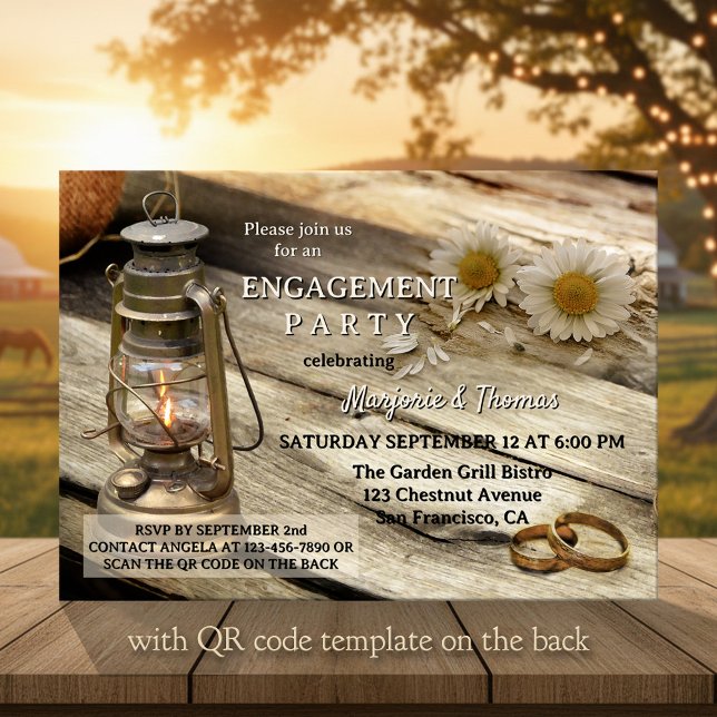 Rustik landsbygdengagemangsfest  inbjudningar (Engagement invitation in a country style with a rustic wood table with lantern, rings and daisies)