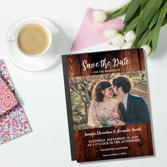 Rustik magnet för foto med datum för bröllop Save  (Rustic barn wood photo magnetic Save the Date. You can add your own photo and text to personalize.)